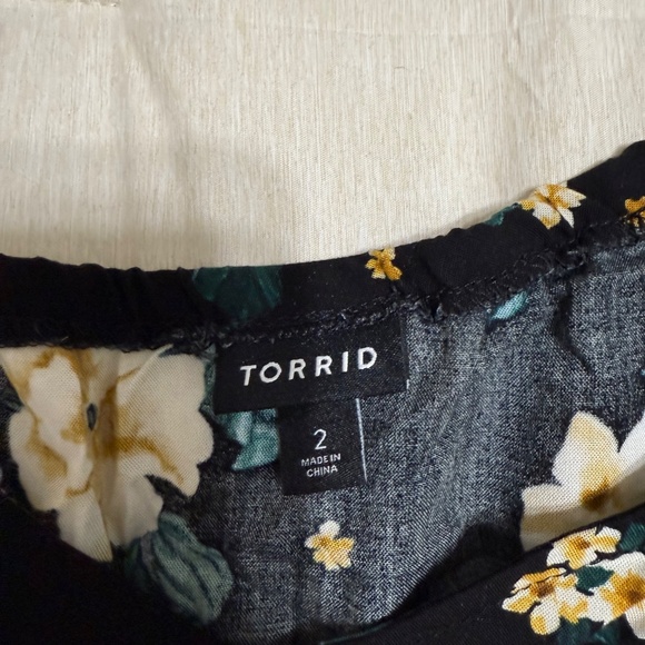 Torrid Flutter Sleeve Floral Peplum Top - Picture 8 of 8